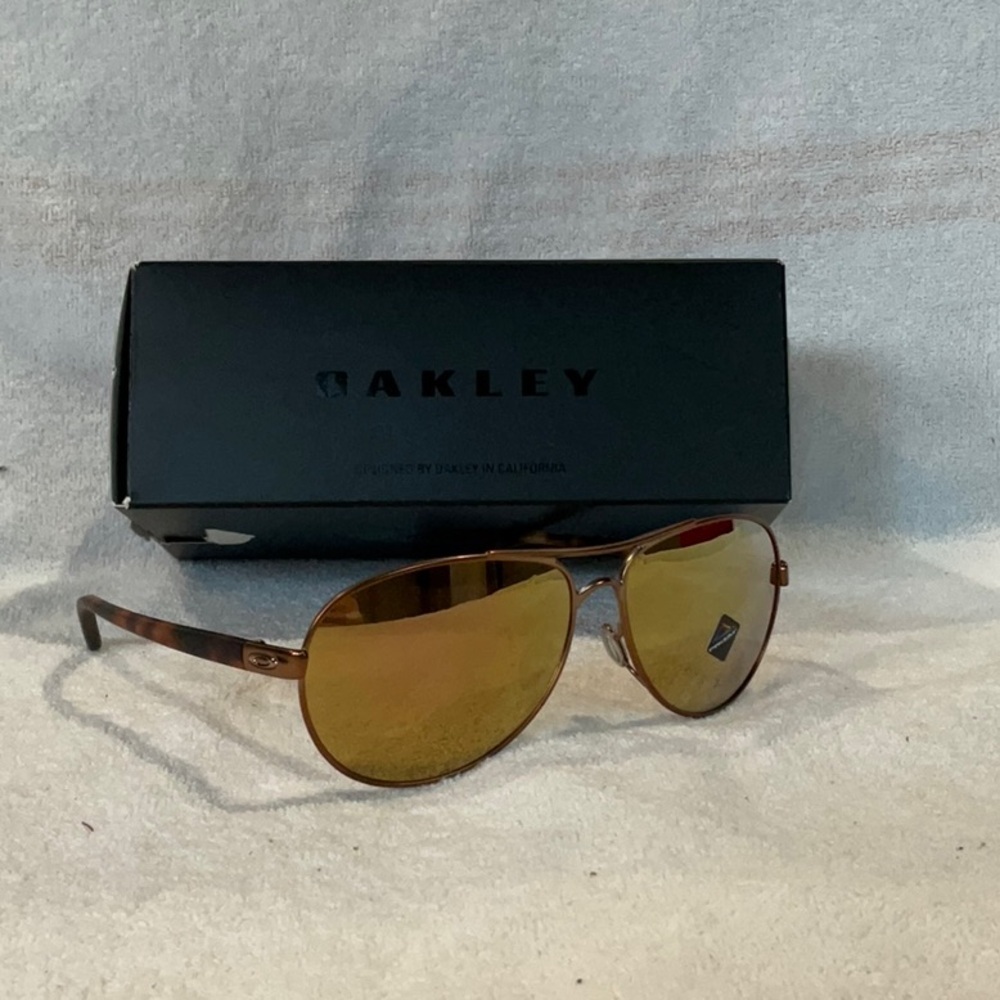 NEW OAKLEY Brown Aviator Sunglasses